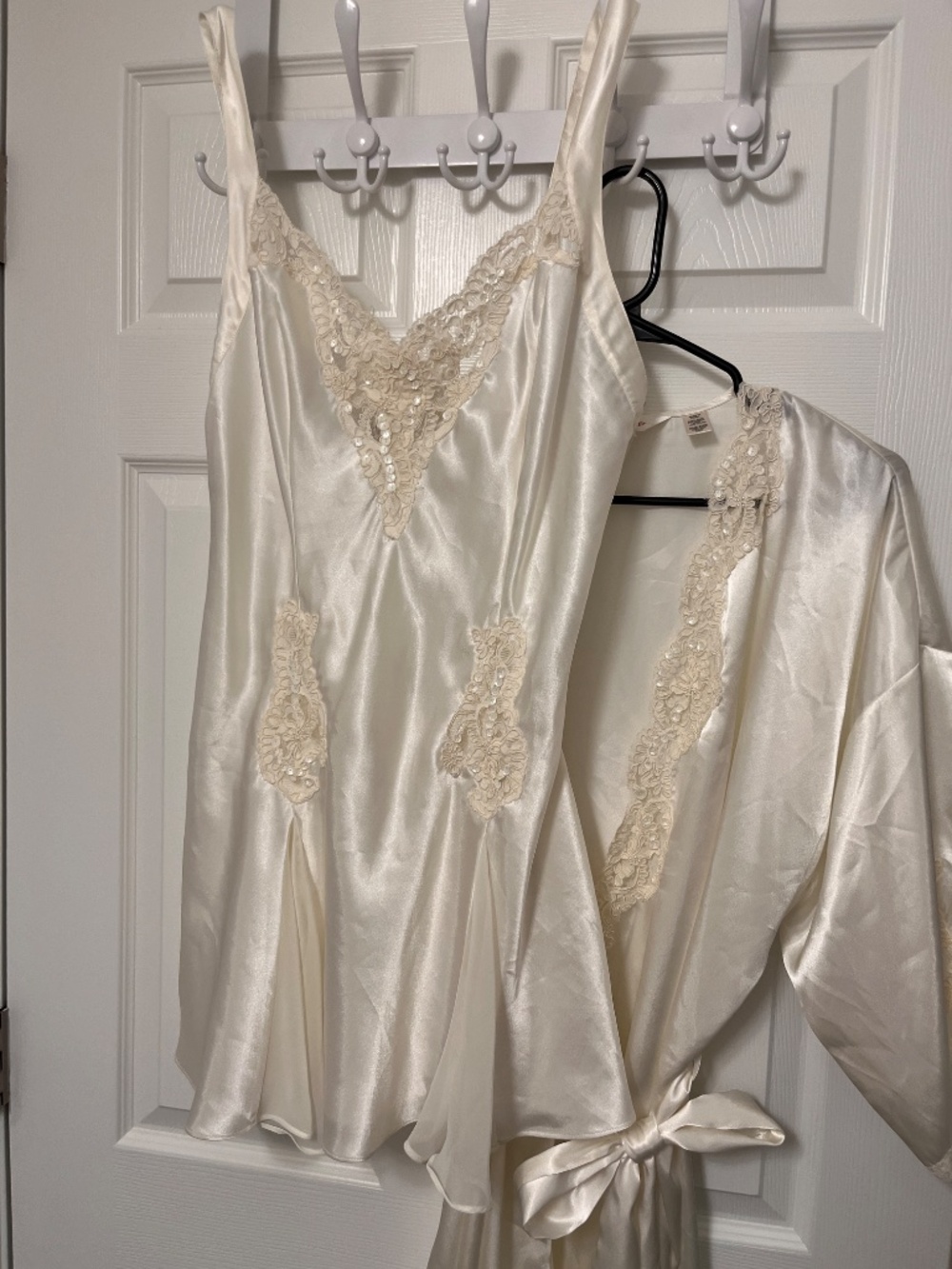 Victoria's Secret Ivory Lace Bridal Pegnoir Set